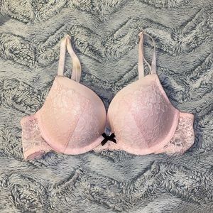 Victoria’s Secret 34 B blush and lace bra